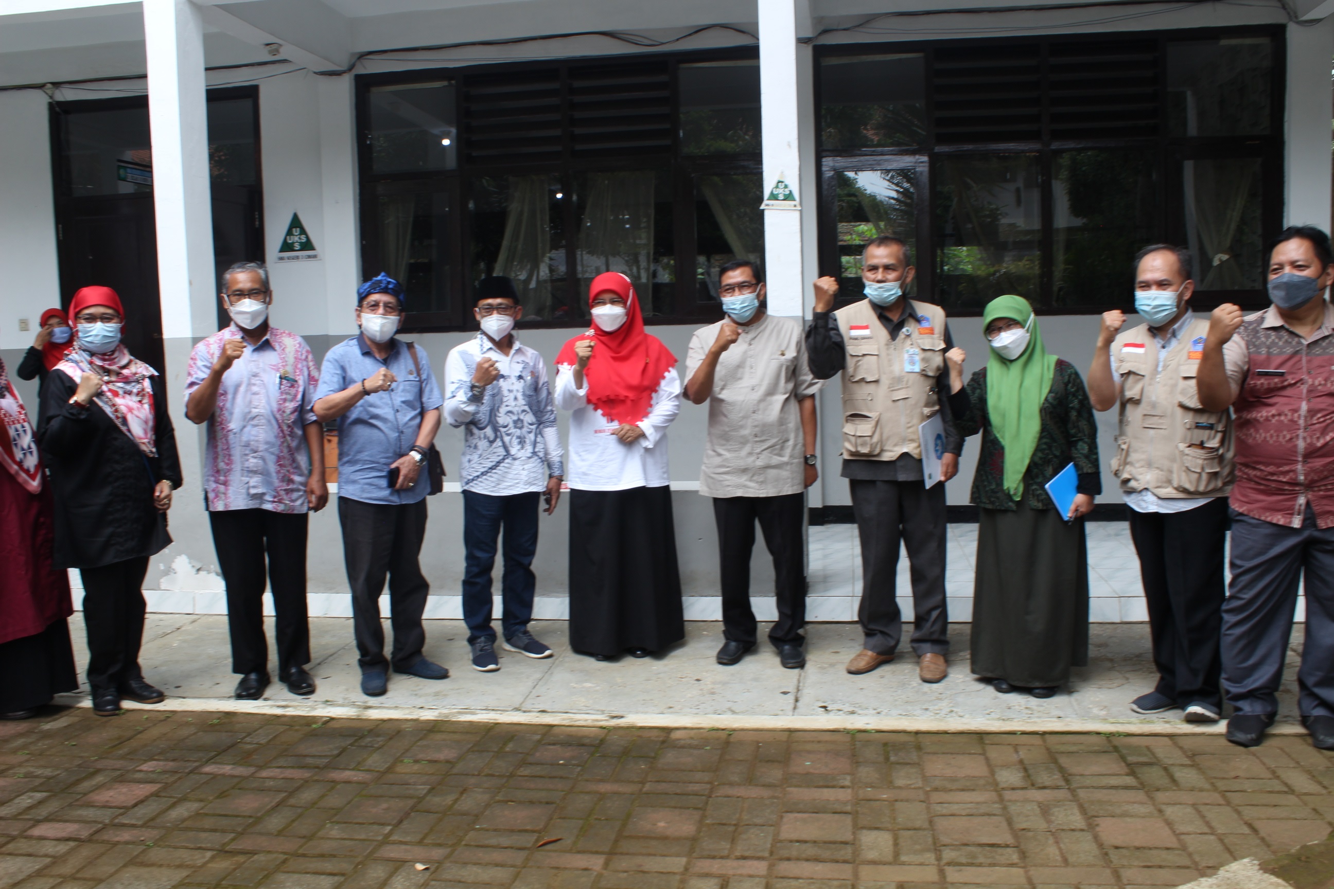 Kunjungan Kerja DPRD Jawa Barat Meninjau PTM 50% dan Sarana Penunjang Kesehatan SMA Negeri 3 Cimahi